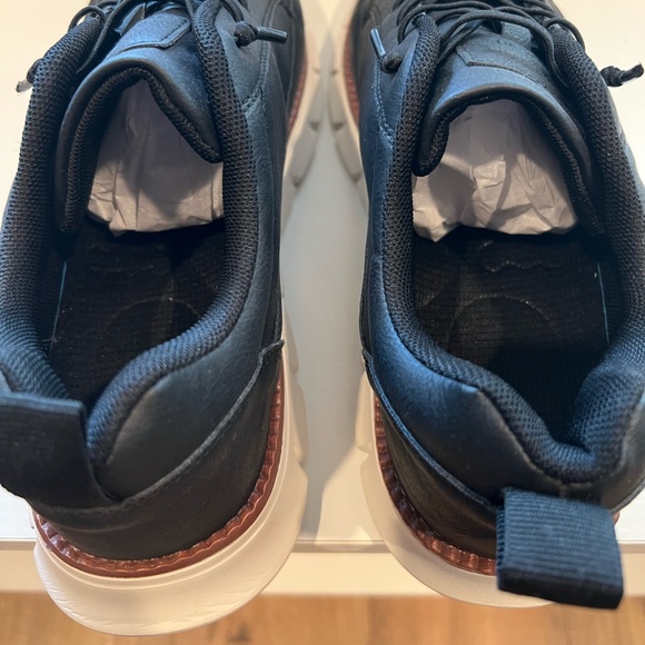 Super, Light Weight, Men's Black Dress Sneaker. - Picture 7 of 9